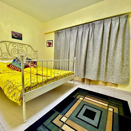 Putravilla Condominium Lovely & Spacious With Public Pool Kampong Kerdas Екстер'єр фото