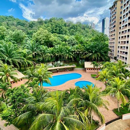Putravilla Condominium Lovely & Spacious With Public Pool Kampong Kerdas Екстер'єр фото