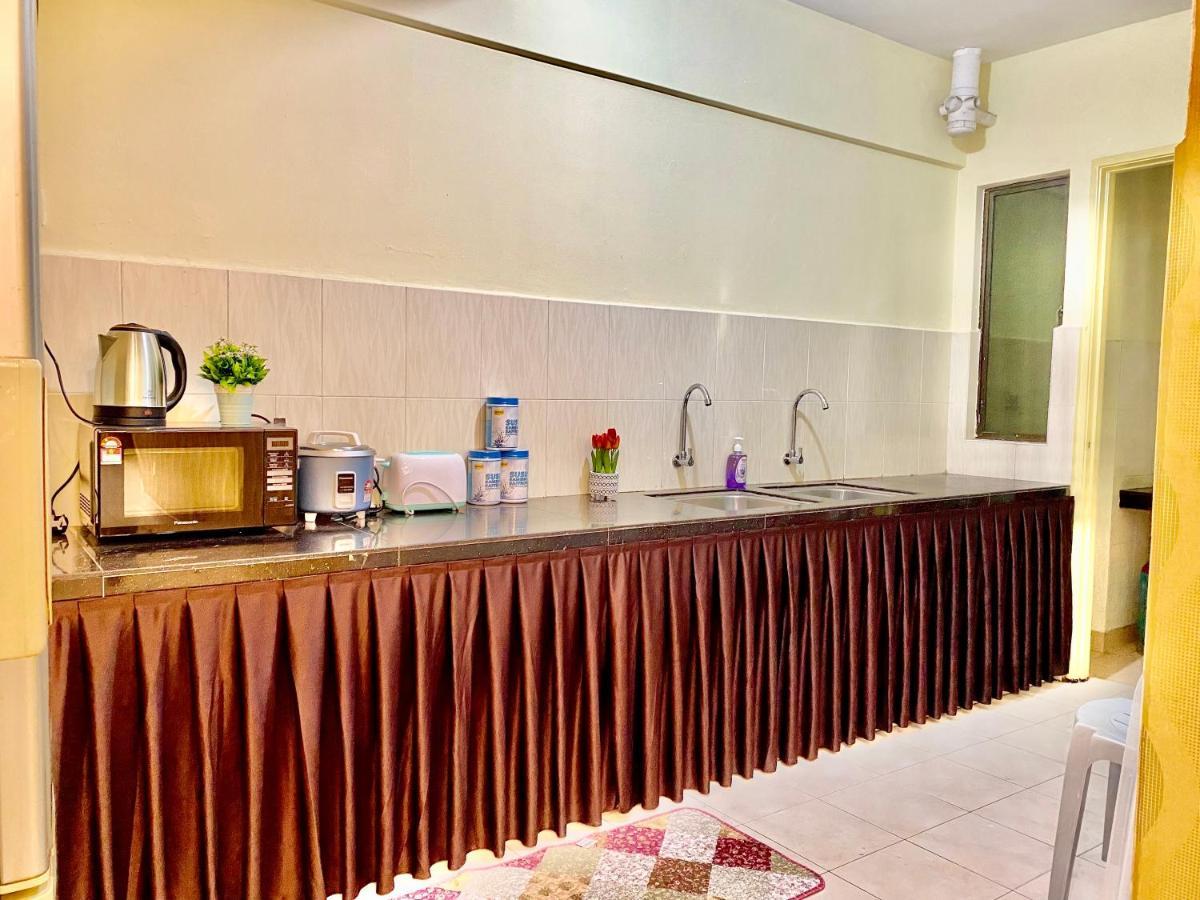 Putravilla Condominium Lovely & Spacious With Public Pool Kampong Kerdas Екстер'єр фото