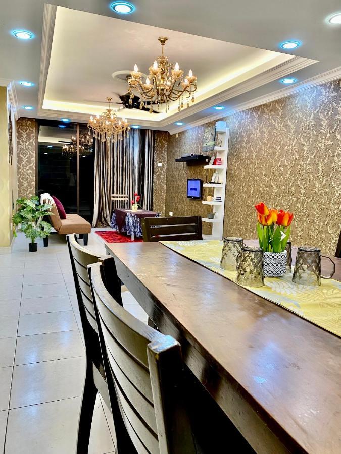 Putravilla Condominium Lovely & Spacious With Public Pool Kampong Kerdas Екстер'єр фото