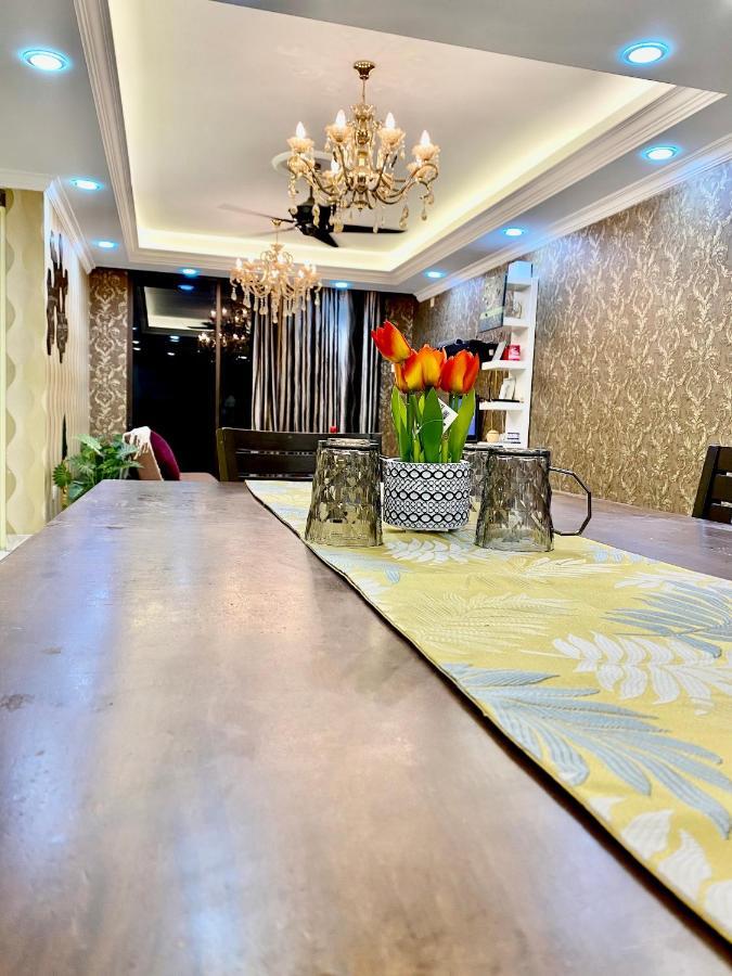 Putravilla Condominium Lovely & Spacious With Public Pool Kampong Kerdas Екстер'єр фото