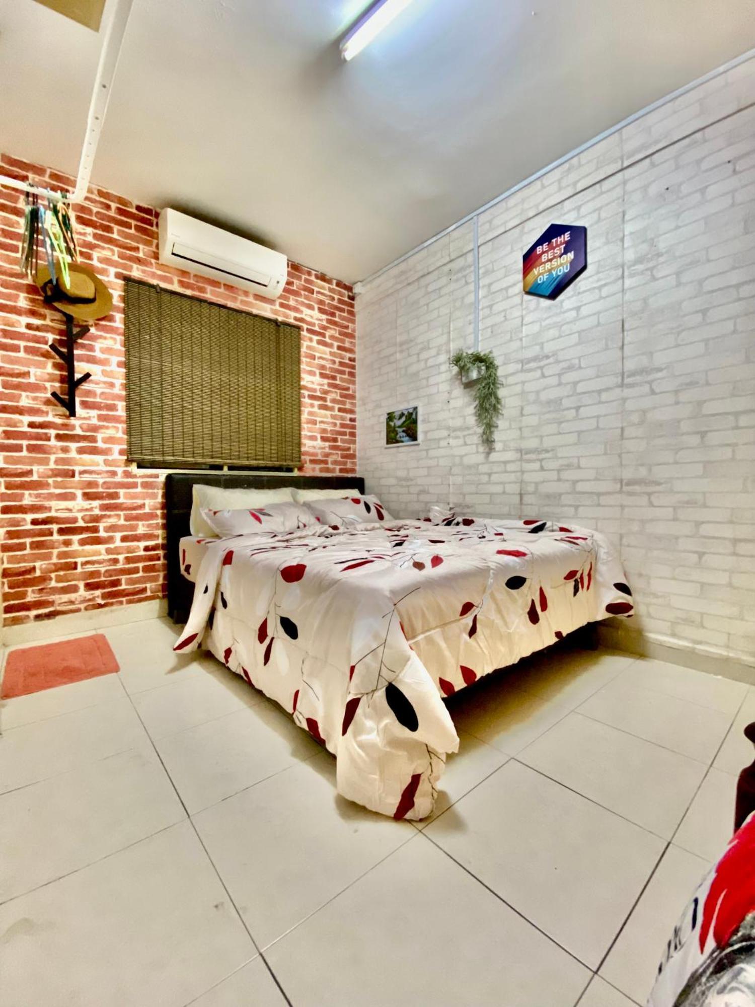Putravilla Condominium Lovely & Spacious With Public Pool Kampong Kerdas Екстер'єр фото
